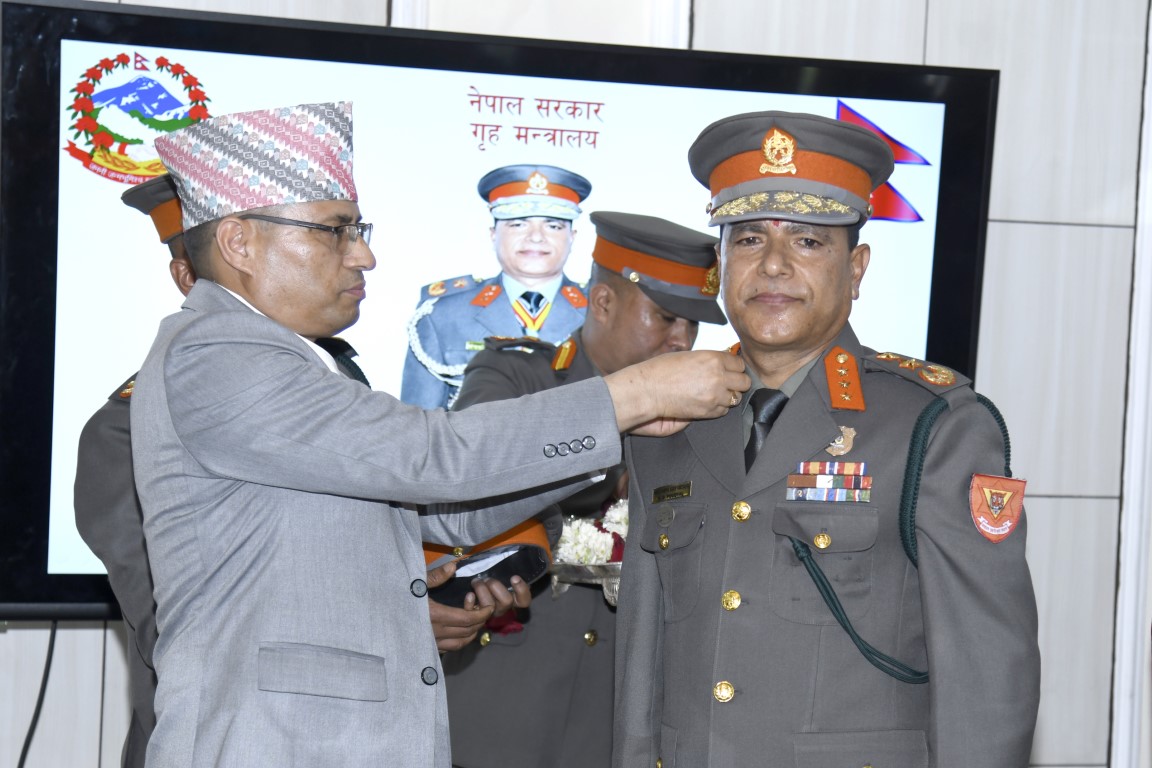 सशस्त्र प्रहरी महानिरीक्षक पौडेल दर्ज्यानी चिह्नद्वारा सुशोभित