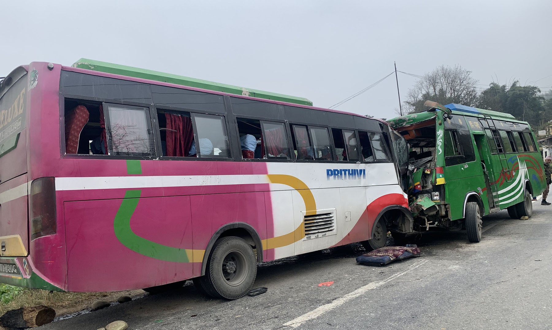 पृथ्वीराजमार्गमा यात्रुवाहक बस दुर्घटना