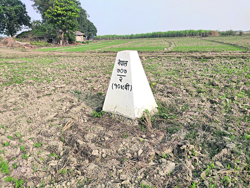 भारतीय सुरक्षाकर्मीको अबरोधले हलियाको घर निर्माण अधुरै