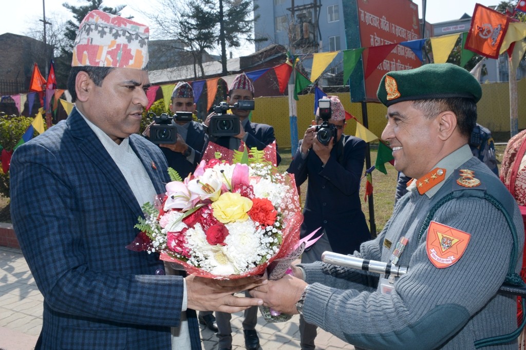 गृहसचिव न्यौपानेद्वारा सशस्त्र प्रहरीको प्रधान कार्यालय निरीक्षण