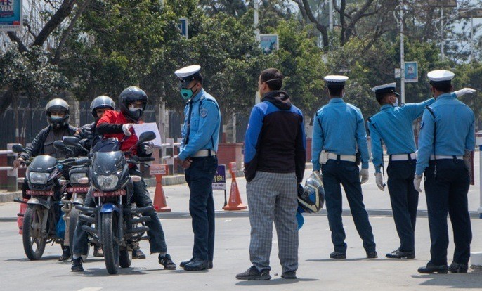 काठमाडौं उपत्यकामा लकडाउन उल्लङ्घन गर्ने २ हजार बढी व्यक्ति नियन्त्रणमा