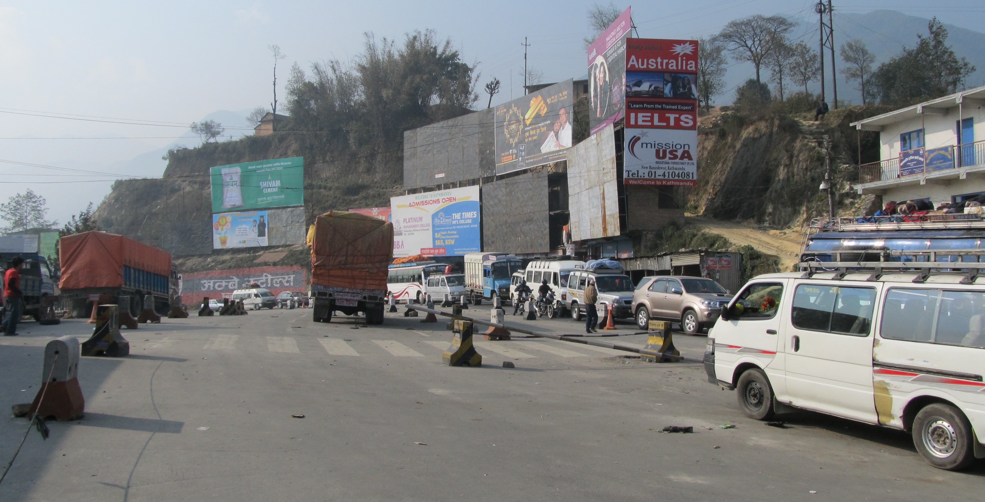 काठमाडौं प्रवेश गर्न लागेका ४ वटा बस प्रहरीको नियन्त्रणमा