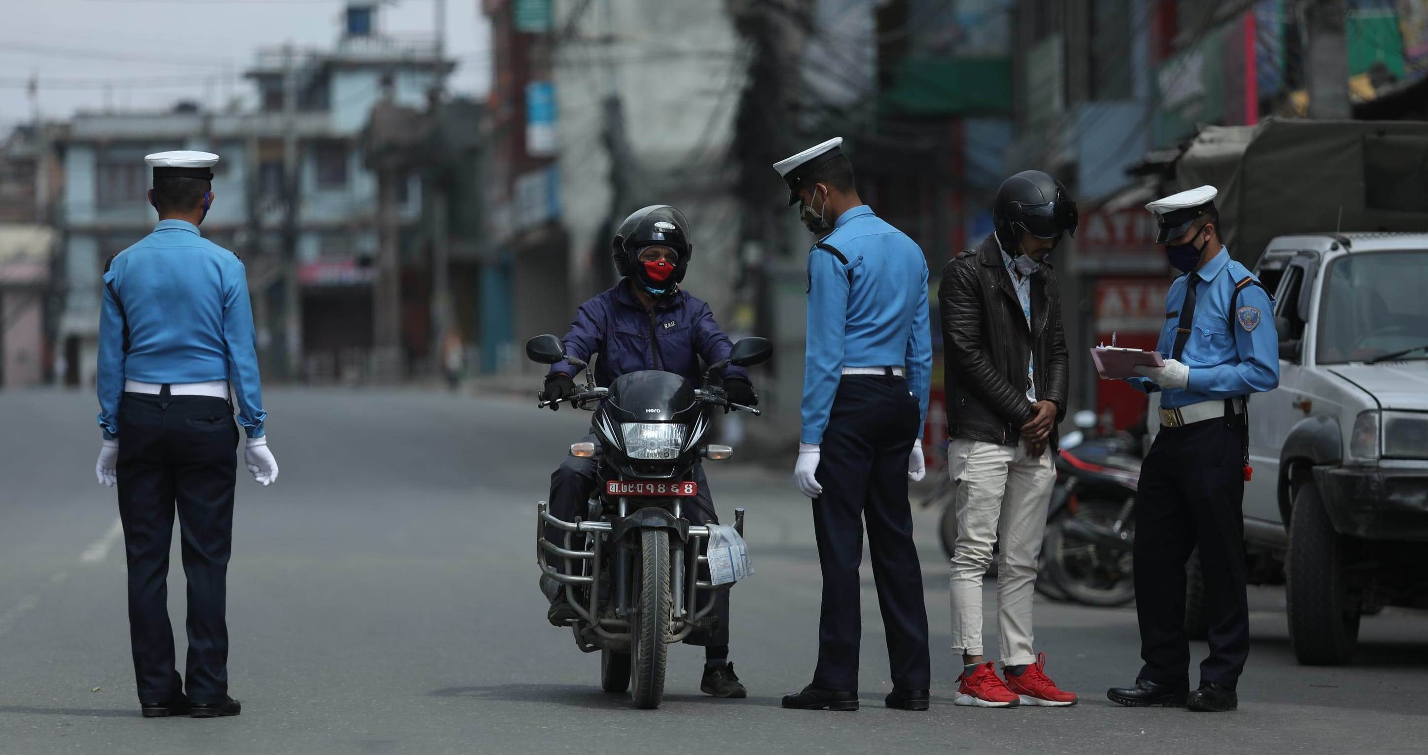 उपत्यकामा लकडाउन उल्लघंन गर्ने १५ सय ५३ जना नियन्त्रणमा