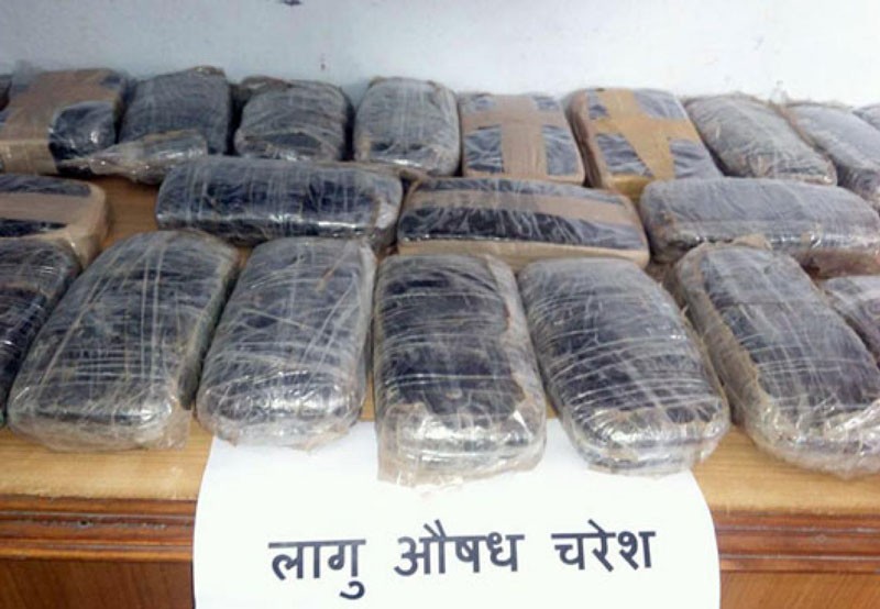 पाँच किलो चरेश बरामद