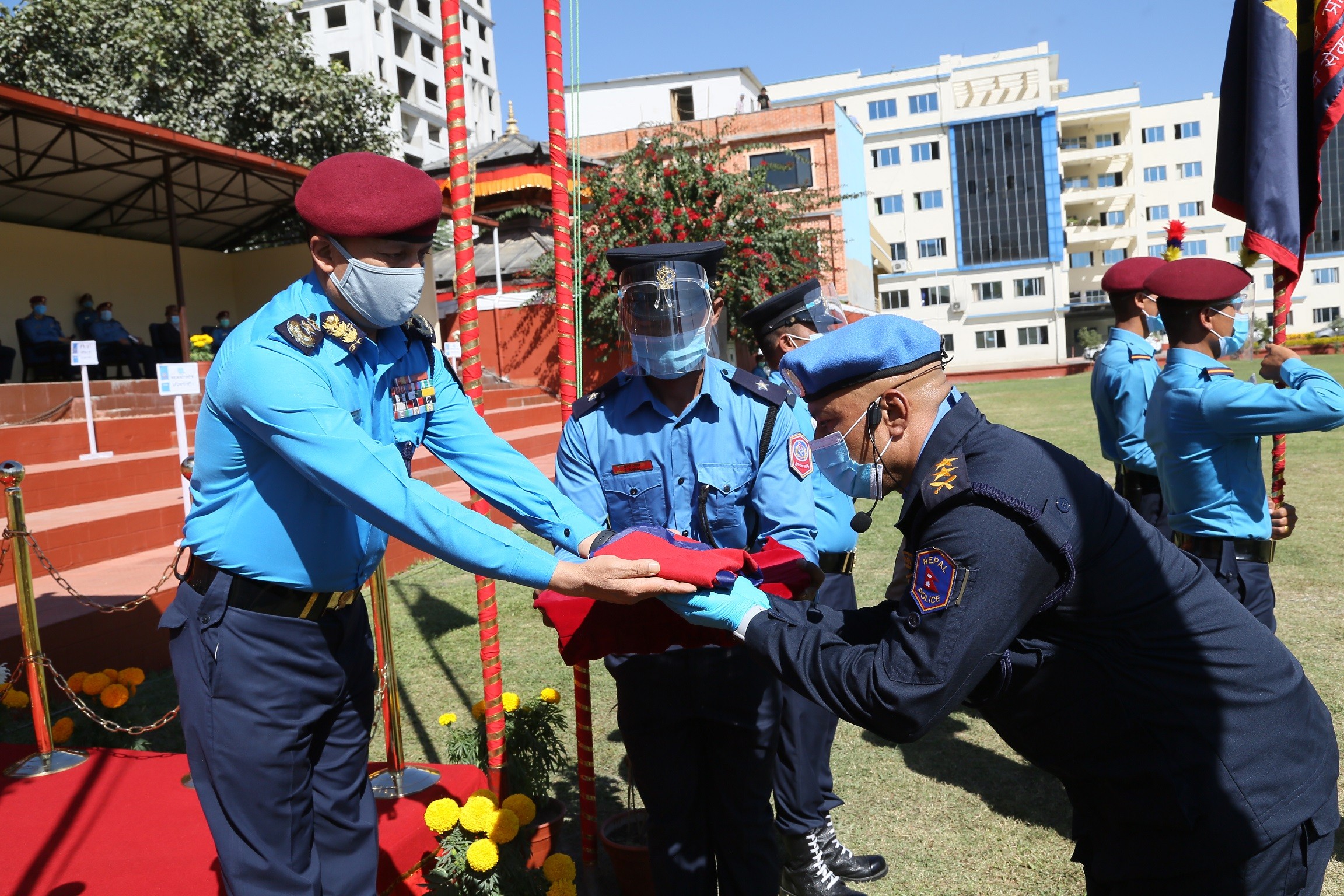 आईजीपी थापाद्वारा सुडानस्थित युनामिड मिसनमा जाने प्रहरी टोलीलाई बिदाइ