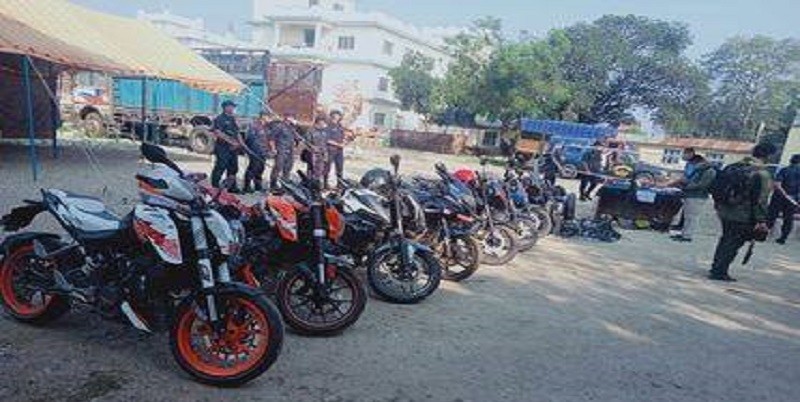 चितवनमा मोटरसाइकल चोरी गर्ने ७ जना पक्राउ