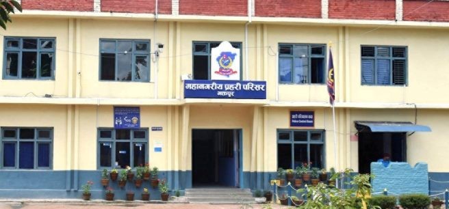 प्रहरी हिरासतमा रहेकालाई थुनामुक्त गराईदिन्छौं भनि २ लाख ठगी गर्ने २ जना पक्राउ