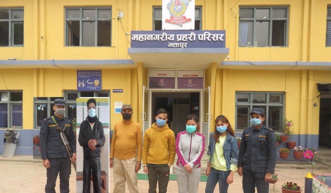काठमाडौंमा भाडाको फ्ल्याटमा यौन व्यवसाय, दुई युवतीसहित ५ जना पक्राउ