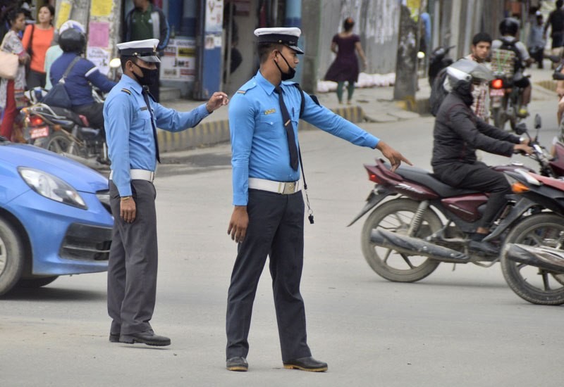 एक वर्षमा १ लाख १२ हजार सवारी साधन कारबाहीमा