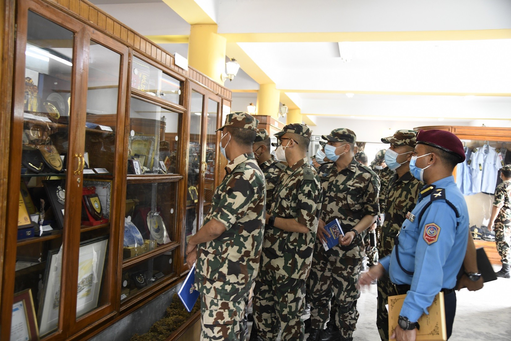 नेपाली सेनाको वार कलेजमा तालिमरत अधिकृतहरूद्वारा प्रहरी प्रधान कार्यालयको अवलोकन