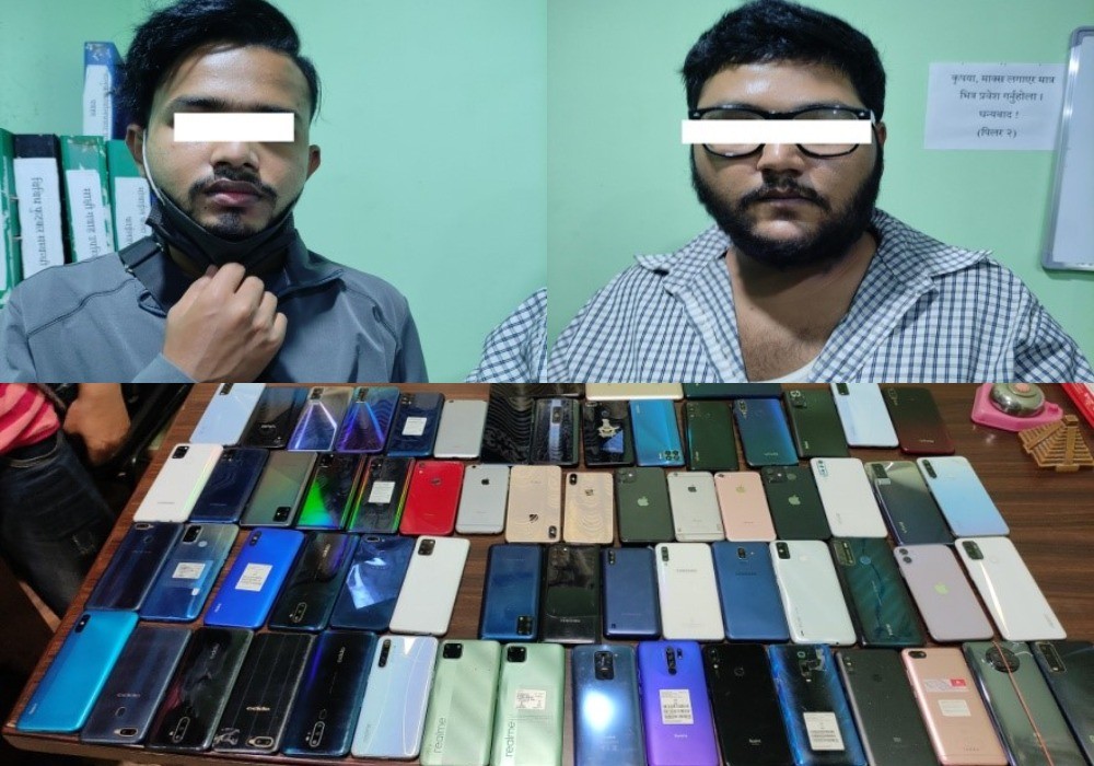 भारतबाट भन्सार छली ल्याइएका ६० थान मोबाइल बरामद, २ जना पक्राउ