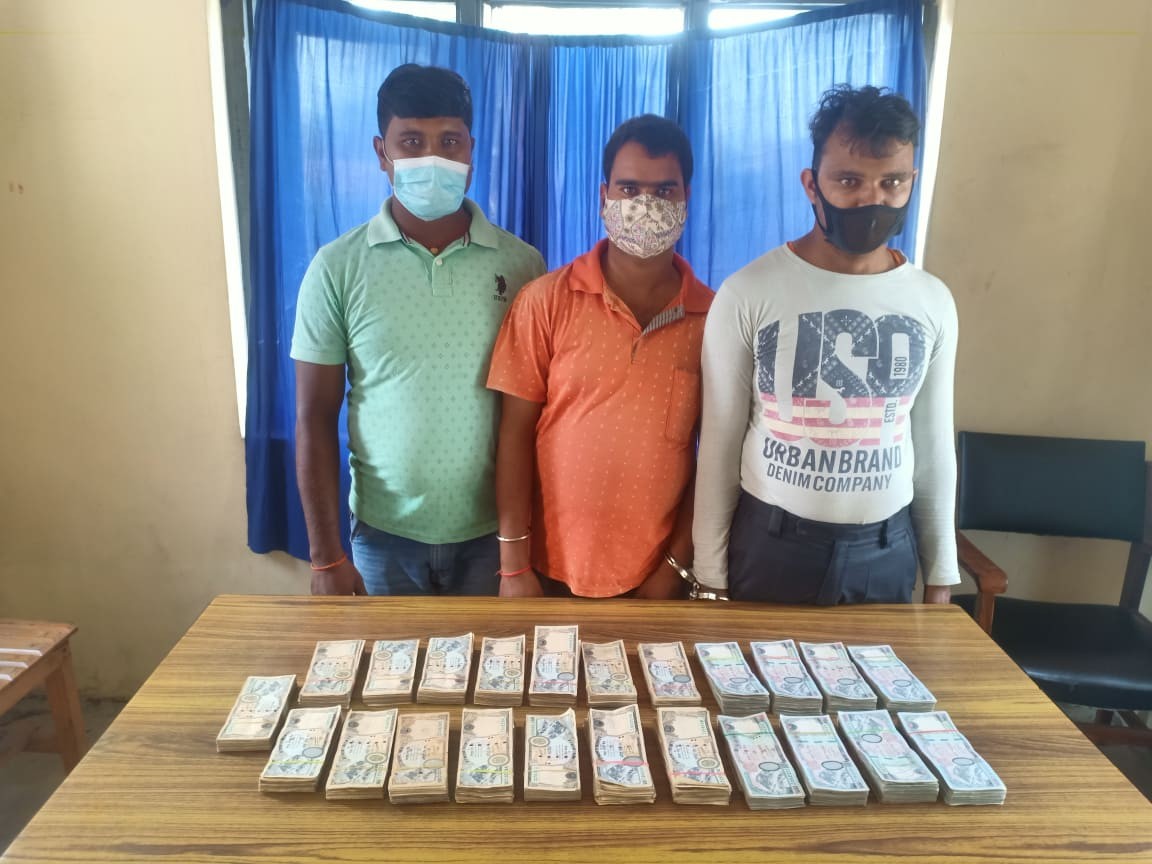 साढे १५ लाखसहित ३ जना हुण्डी कारोबारी पक्राउ
