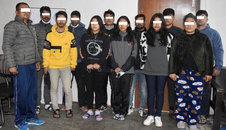 कर्मचारी नै राखेर अनलाइन जुवा, १२ जना पक्राउ