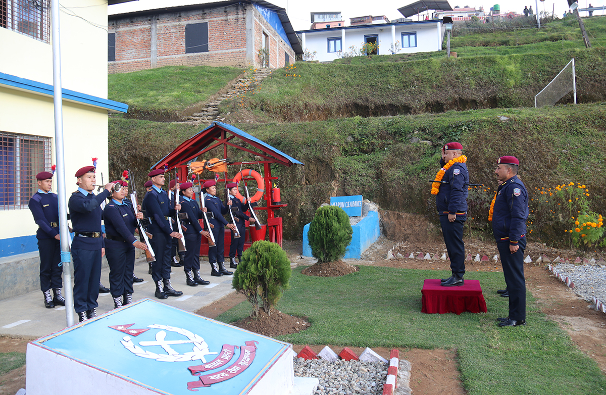 कोशी प्रदेश प्रहरी प्रमुखबाट जिल्ला प्रहरी कार्यालय सोलुखुम्बुको निरीक्षण