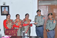 भोटेकोशीमा बाढी : प्रभावित सशस्त्र प्रहरी कर्मचारीहरुलाई राहत रकम हस्तान्तरण