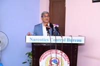 मुलुकलाई लागू औषधमुक्त बनाउन प्रभावकारीरुपमा काम गर्न गृहमन्त्री लेखकको निर्देशन