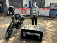 मोटरसाइकलको सिट कभरभित्र भेटियो २० लाख, बिनय शंकर सशस्त्रको नियन्त्रणमा