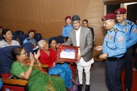 प्रथम महिला प्रहरी चैतमाया डंगोलसहितका महिला प्रहरीहरू सम्मानित