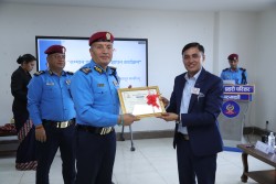 प्रहरी कार्यालयहरूको मर्मतमा सहयोग पुर्‍याउनेहरूलाई सम्मान