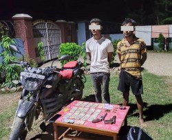 दुई थान पेस्तोलसहित २ जना सशस्त्र प्रहरीको फन्दामा