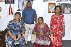 सशस्त्र प्रहरी महानिरीक्षक नारायणदत्त पौडेलले भेटे सहिद परिवार