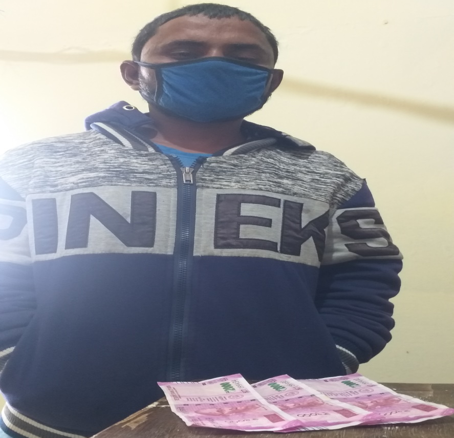 नक्कली भारतीय नोटसहित पर्सामा एक पक्राउ