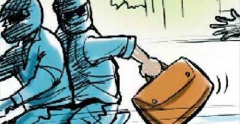 सुनका गहना तथा नगद चोरी