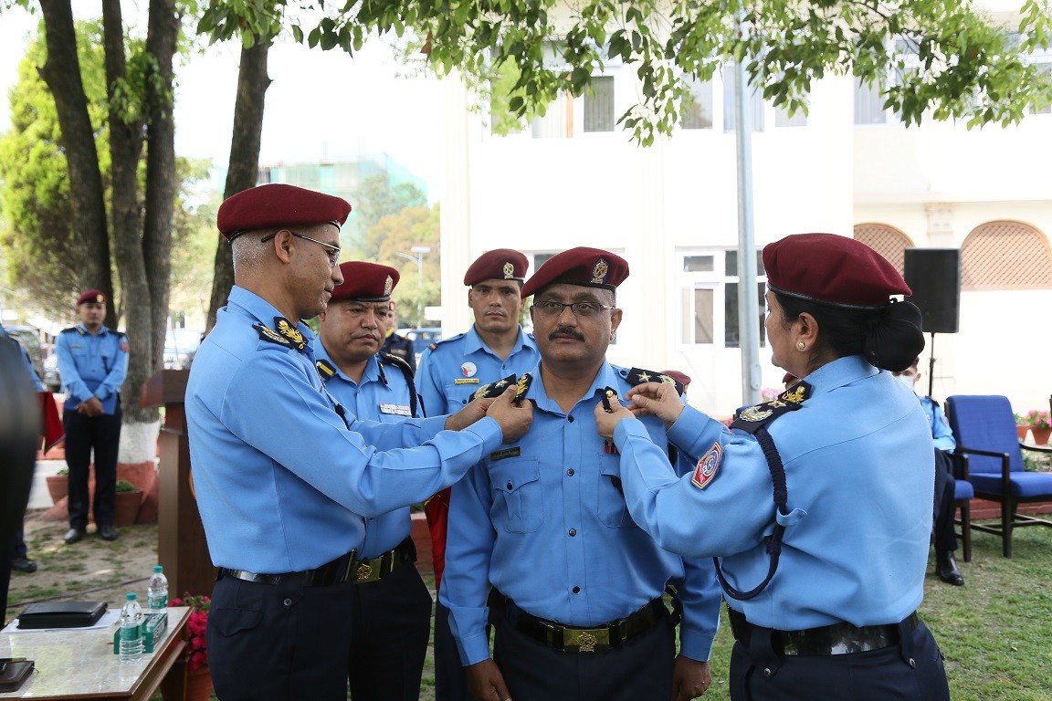 आईजी ज्ञवालीद्वारा बढुवा भएका एआईजीलाई दर्ज्यानी चिन्ह सुशोभन