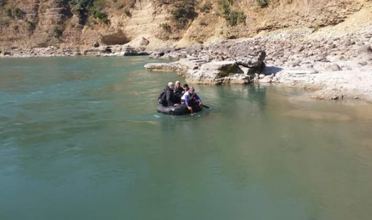 बत्तीस सय तिरेर महाकाली तरे, बीच बाटामै अलपत्र