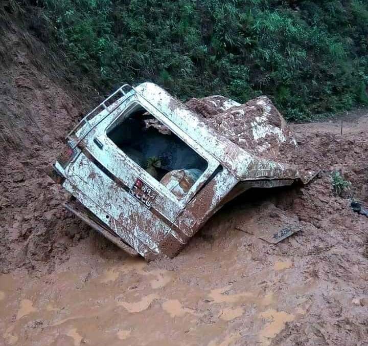 गुल्मीमा पहिरोले जीप पुर्‍यो, दुईको मृत्यु चार घाइते