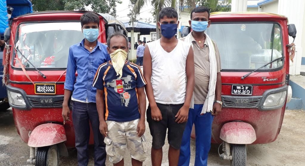 भन्सार छलीका कपडासहित ४ जना पक्राउ