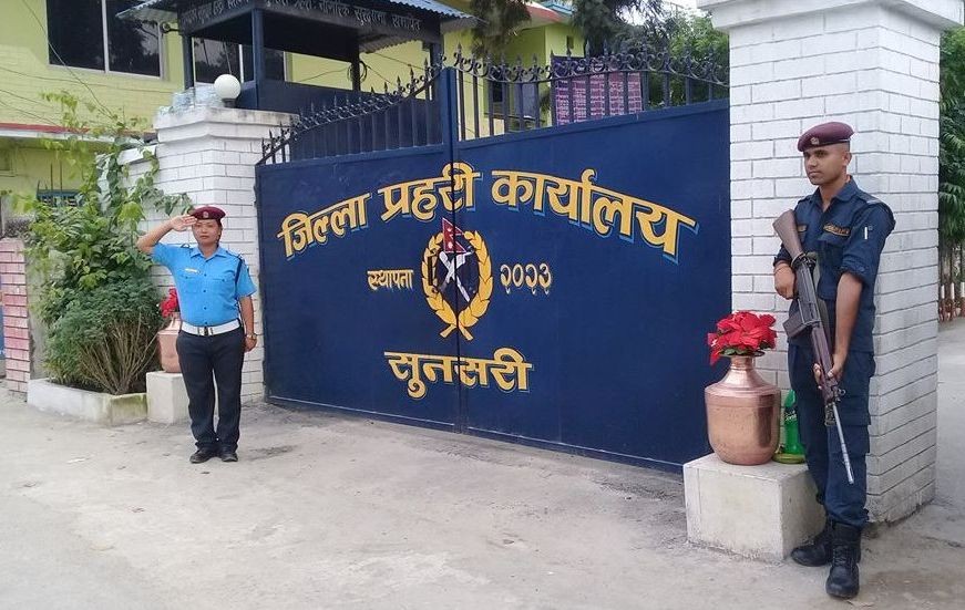 बिना इजाजतको औषधिसहित ३ जना पक्राउ