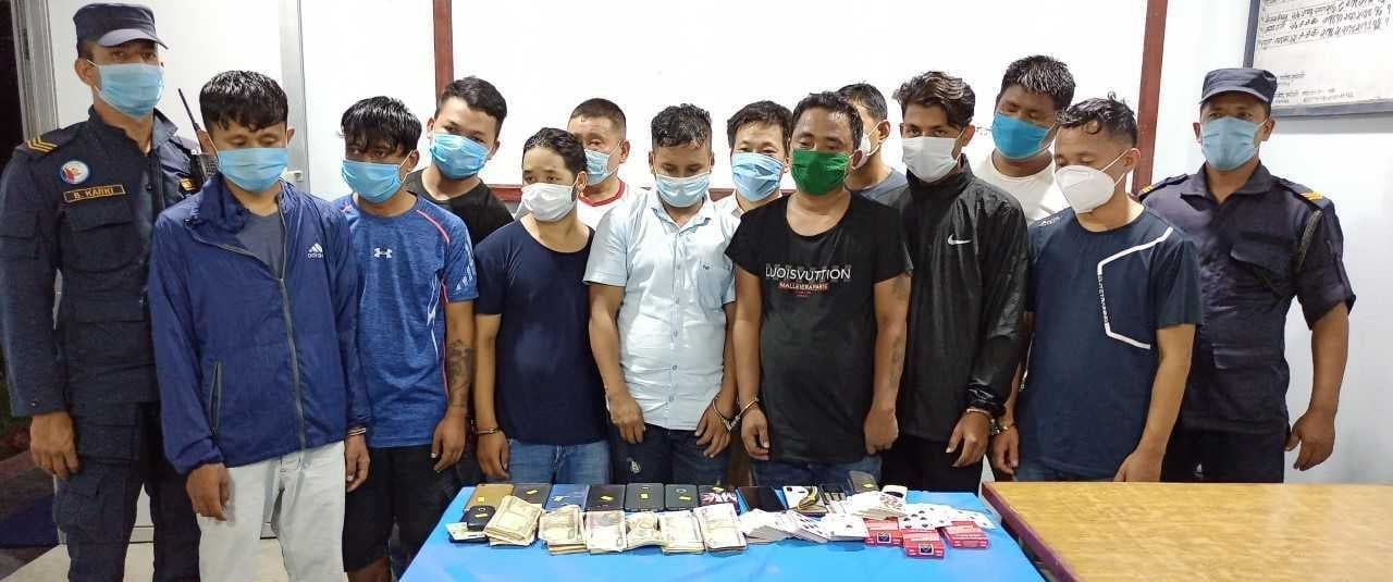 मोरङमा १२ जना जुवा खालबाट पक्राउ, करिब तीन लाख रुपैयाँ बरामद