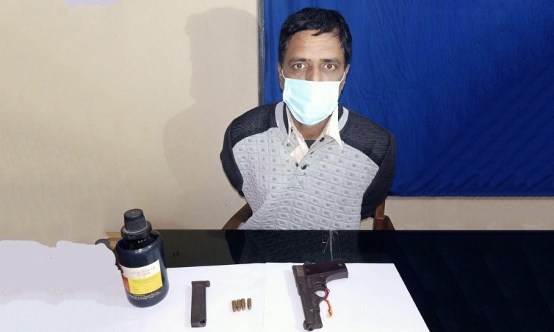 पर्सामा पेस्तोल र मान्छे बेहोस पार्ने औषधिसहित एक जना पक्राउ