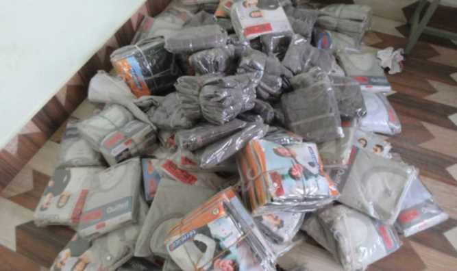 प्रहरीद्वारा भन्सार छली ल्याइएका ३ लाखको कपडा बरामद