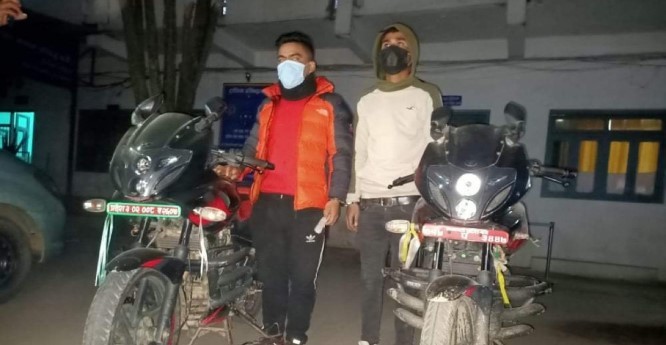 काठमाडौंमा मोटरसाइकल चोरी गर्ने २ जना पक्राउ