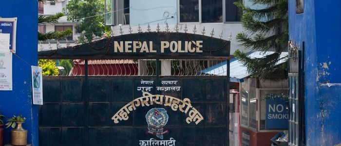 काठमाडौंबाट १८ लाख ७८ हजार रुपैयाँसहित ३ जना पक्राउ