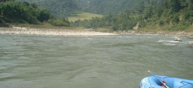 त्रिशूलीमा ट्रक खस्यो