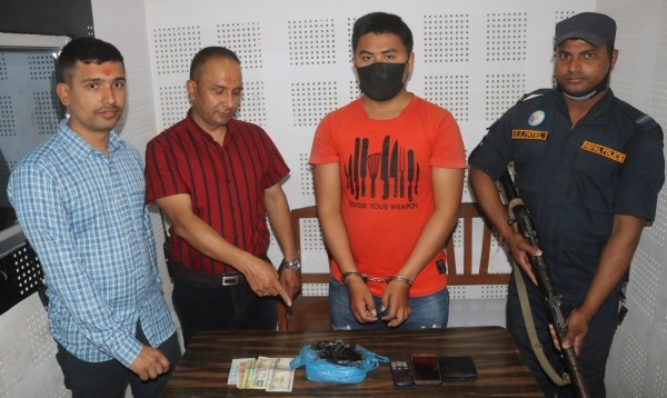 पाँच जना लागूऔषध कारोबारी पक्राउ