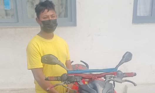 चोरीको मोटरसाइकलसहित एक जना पक्राउ