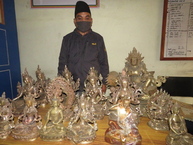 मूर्ति चोरी गरेर फरार ४८ वर्षीय सुनार पक्राउ