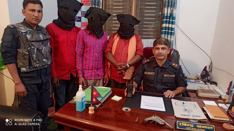 बाँकेबाट कटुवा पेस्तोल र गोलीसहित ३ जना पक्रउ