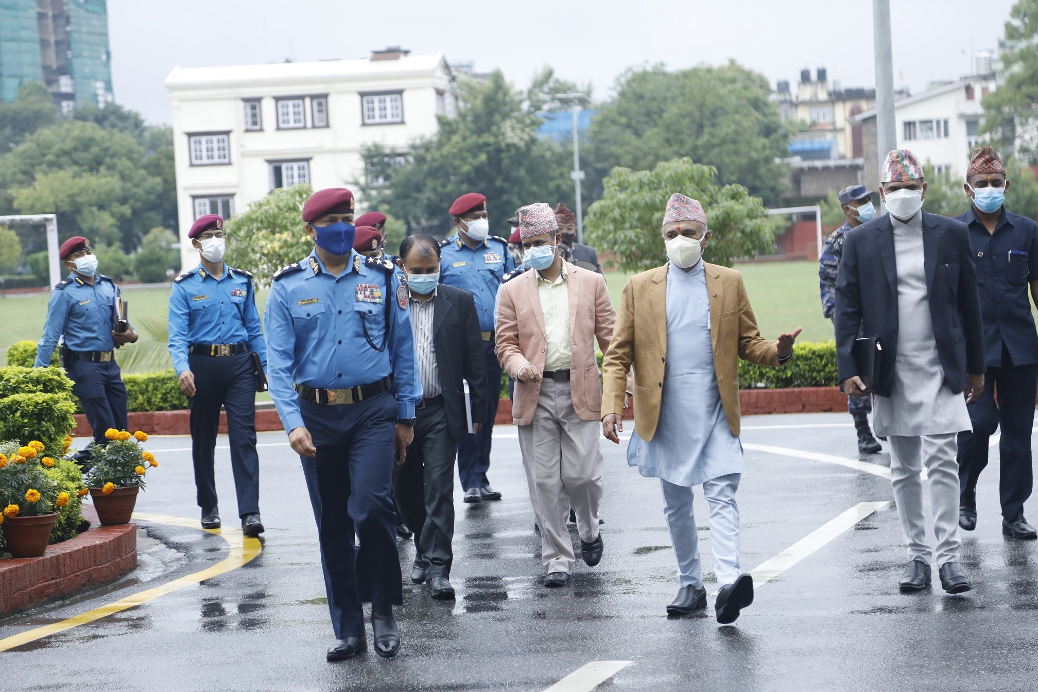 नवनियुक्त गृहमन्त्री प्रहरी मुख्यालयमा, उच्च मनोबलका साथ कार्यसम्पादन गर्न निर्देशन