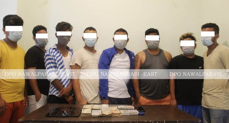 तास खेलिरहेको अवस्थामा ८ जना पक्राउ,  ४ लाख ३२ हजार रुपैयाँ बरामद