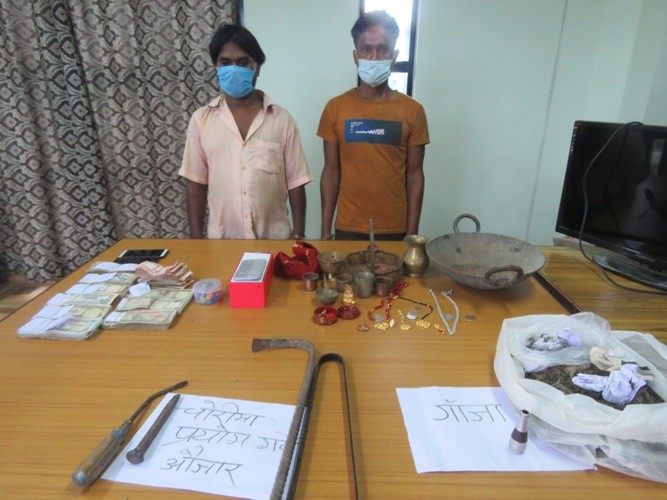 ५ लाखभन्दा बढी नगदसहित पसलबाट विभिन्न सामान चोरी गर्ने २ जना पक्राउ