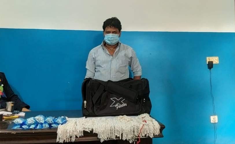 पाँच किलो चाँदीका गरगहनासहित एक पक्राउ