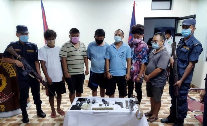 हतियार देखाई लुटपाट गर्ने खोज्ने ६ जना पक्राउ