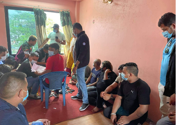 जुवातास खेलिरहेको अवस्थामा २१ जना पक्राउ