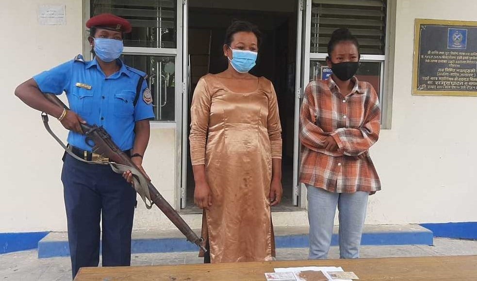 ब्राउन सुगरसहित २ जना महिला पक्राउ