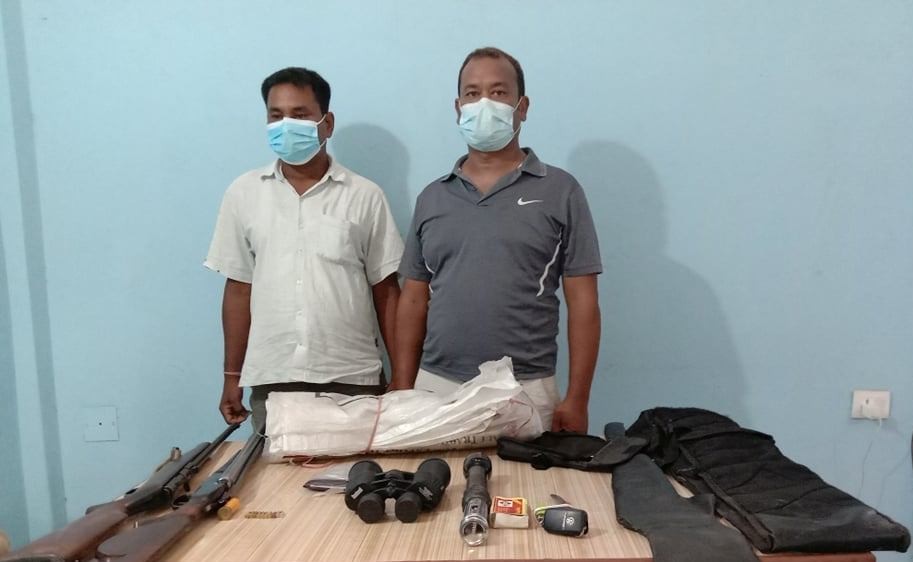 विभिन्न हातहतियारसहित २ जना पक्राउ